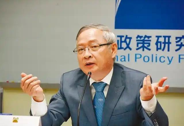 林郁方的身份错乱，蓝营鹰派为何替绿营熊派站台？林郁方，国民党资深鹰派，历任多