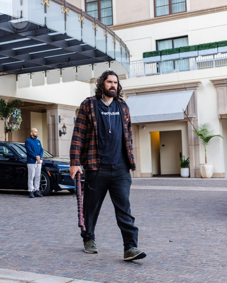 火箭队战胜步行者，本场比赛有一个坏消息是，亚当斯在比赛当中扭伤了自己的右脚踝，直