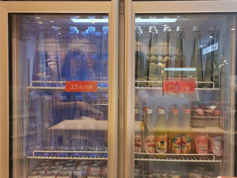 今年夏天，大家突然都“冷静”了！饮料卖不动，面包店倒闭，惊人发现：我们不是变穷了