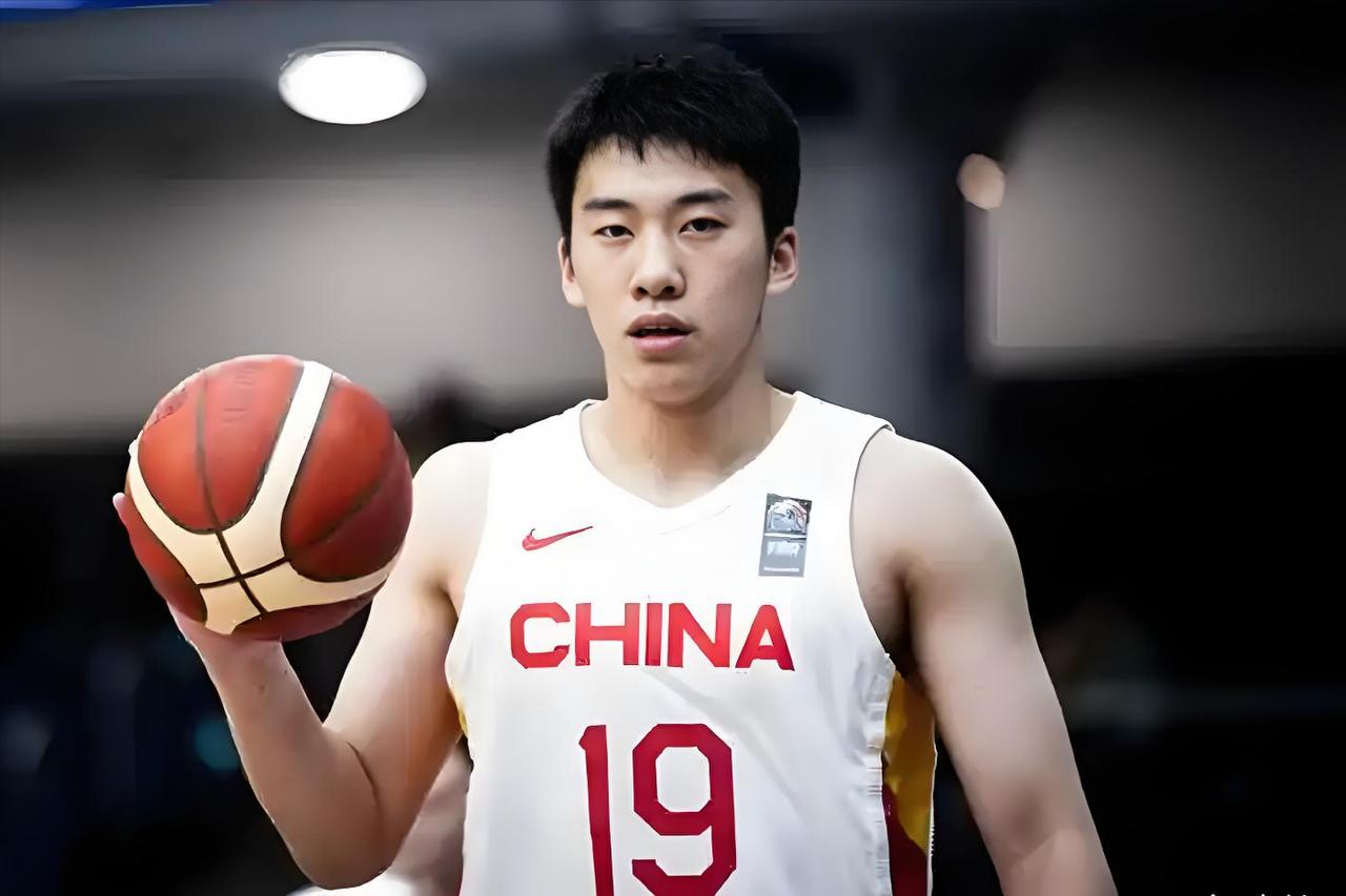 吓了一跳！韩国男篮开场6：16落后关岛队，差点阴沟里翻船，好在最后及时醒悟，闯过