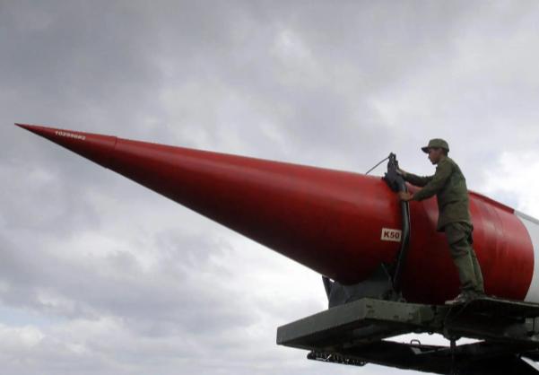 俄罗斯卫星网报道，三个月来没有一艘油轮可以抵达古巴。古巴正在处于“油尽灯枯”状态