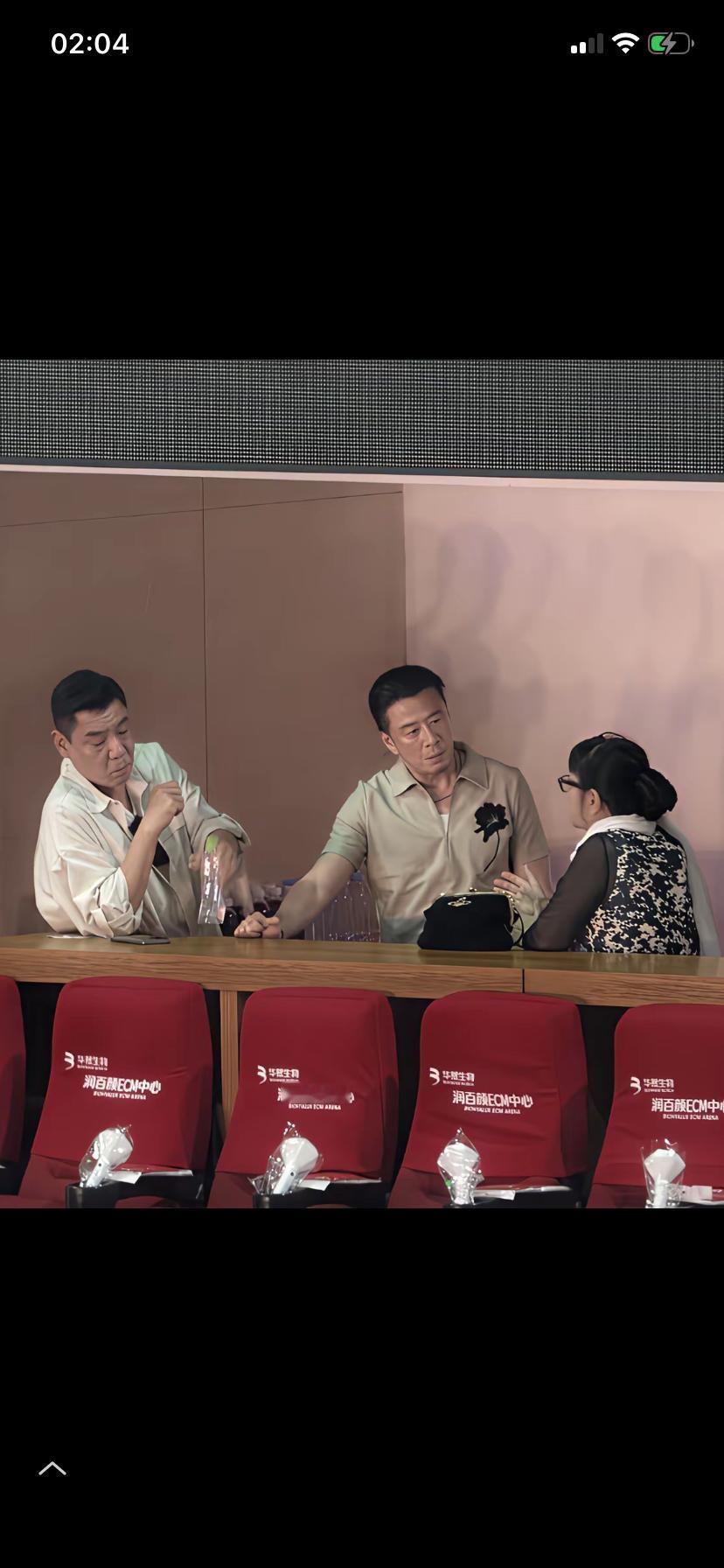 看到那英的演唱会好像异常火爆和热闹的样子不是因为一票难求也不是看到了杨坤和