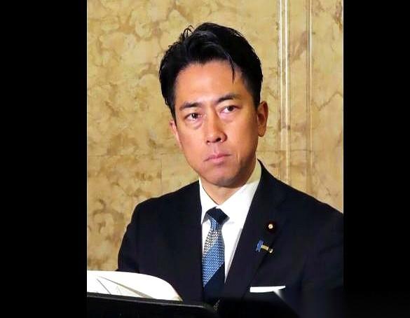 我勒个去！今天刚刷到个新闻，直接给我气笑了！小泉进次郎这小子，又开始作妖了是不是