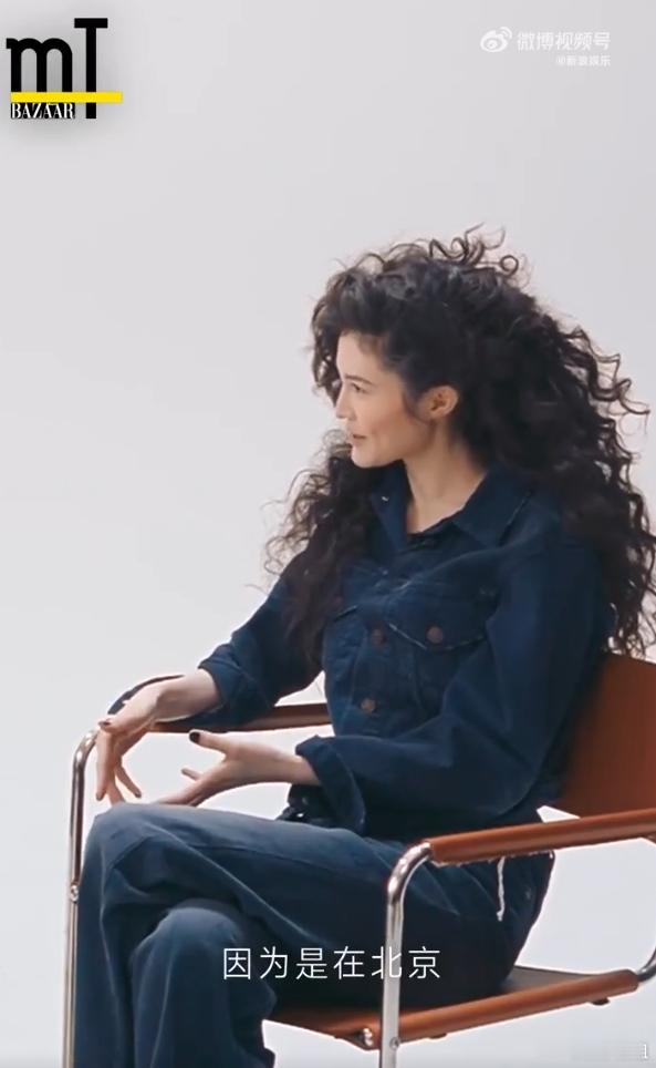 何穗会为了儿子不想出差因为舍不得宝宝，目前不会在外地过夜或者出差。当妈妈真的很