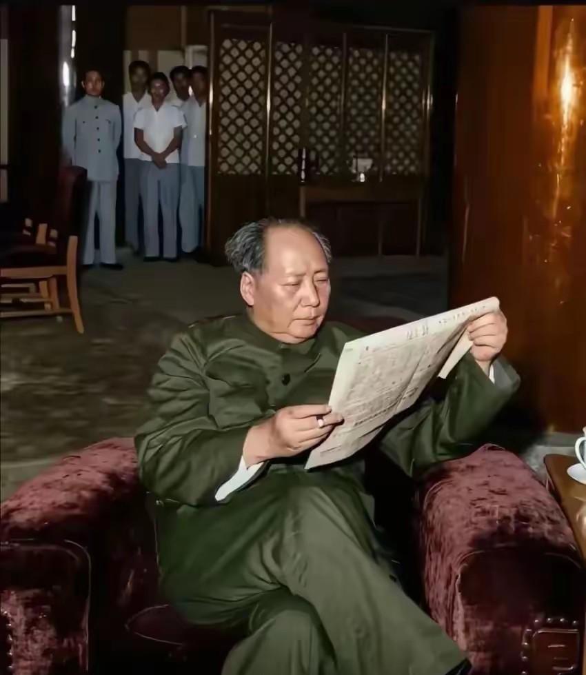 毛主席太懂教材对国家的重要性了！没人敢把私底下不利国家的东西放进教材。 毛主