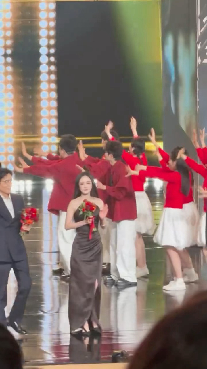 得大年初一才能看盛典晚会啊