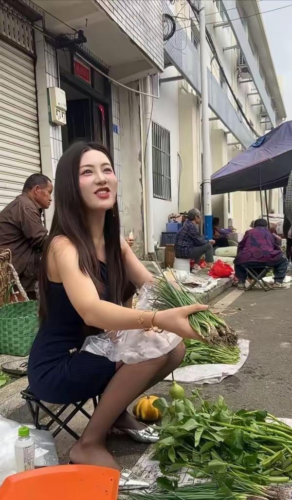 那些苦累脏的工作，是被当今的年轻人所嫌弃的，所以就是造成失业的人群找不到工作的原