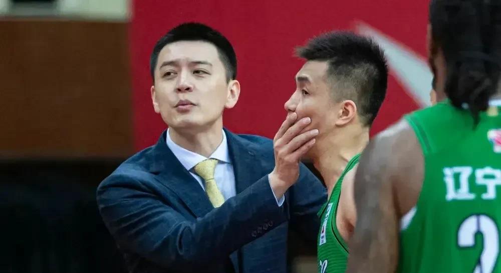 《杨鸣铁心弃用郭艾伦！全运会拒召旧将只为证明：无你照样夺冠》