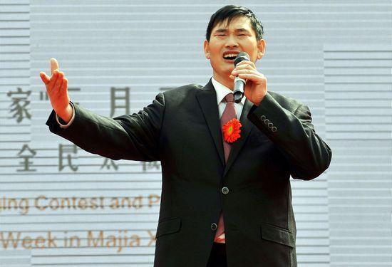 大衣哥朱之文的儿子朱小伟连个保安都干不长，这事真的假的？听说之前他找了个电力