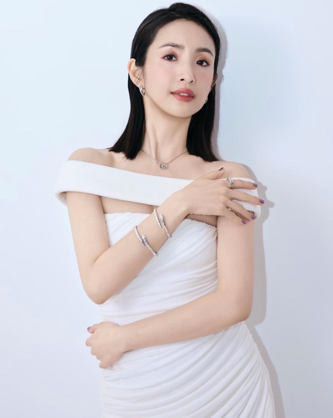 1.林依晨内心其实很介意外界对她婚姻的议论。在她看来，日子过得好不好只有自己最