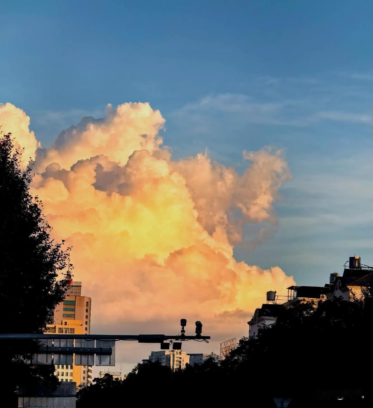 能分享你家乡的美景照吗晚霞！