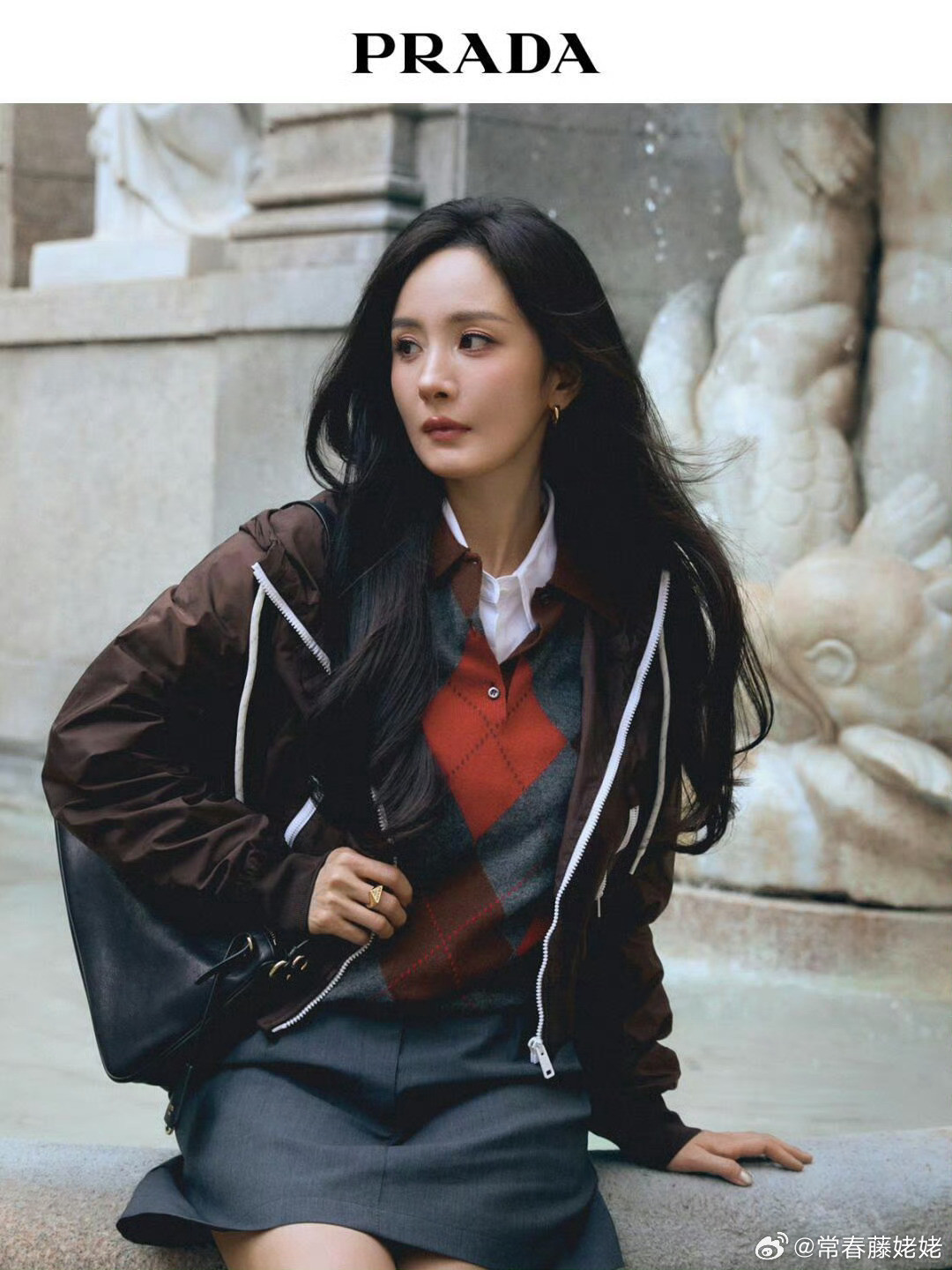 杨幂Prada品牌代言人杨幂真是Prada女王吧，怎么做到这么时髦还漂亮的