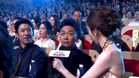 采访演员王宝强，台上装傻充愣，台下门儿清，这才是真本事