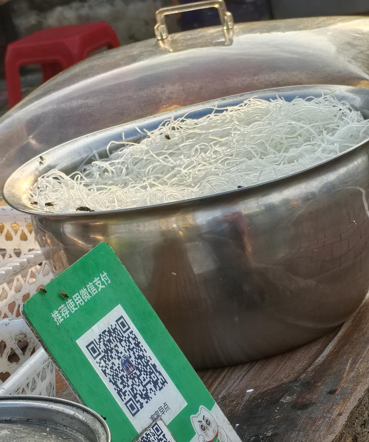 本来想今天在外面买个早餐，看见这些我不吃了[捂脸哭][捂脸哭][捂脸哭]