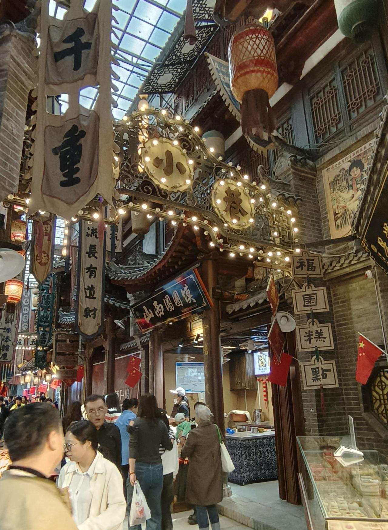 你吃过老鸹sa嗎？你一次吃过18碗面嗎？你咥过驴蹄子面嗎？你见过吕布烤猪蹄