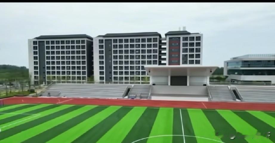寿县南部新桥片区的学生人数约有6万多人，比安徽省的一些普通乡镇人数还多今年9月