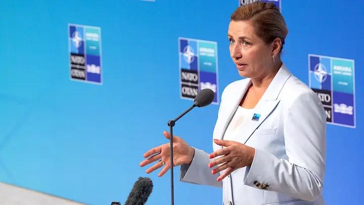 美国霸权野心暴漏！丹麦女首相拱手让出格兰岛驻军控制权，直接在北极核心区给美军退布