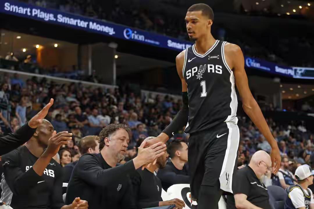 文班亚马这样的天赋，都不用福克斯去进攻了，马刺轻松战胜公牛。一、文班亚马的发挥