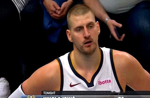 掘金怎么也没想到，首轮G4面临二选一难题！第一个，让约基奇拿球，掘金的战术体系