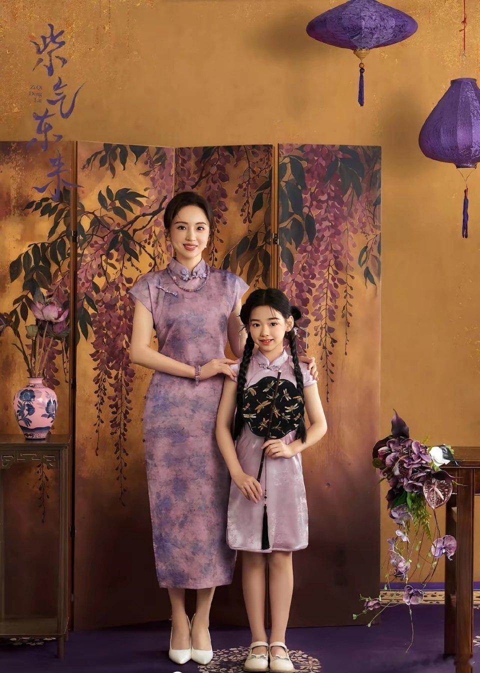 董璇，哪是在晒母女新年照，她和小酒窝这么一拍，分明是想骗大家赶紧生女儿！不得不说