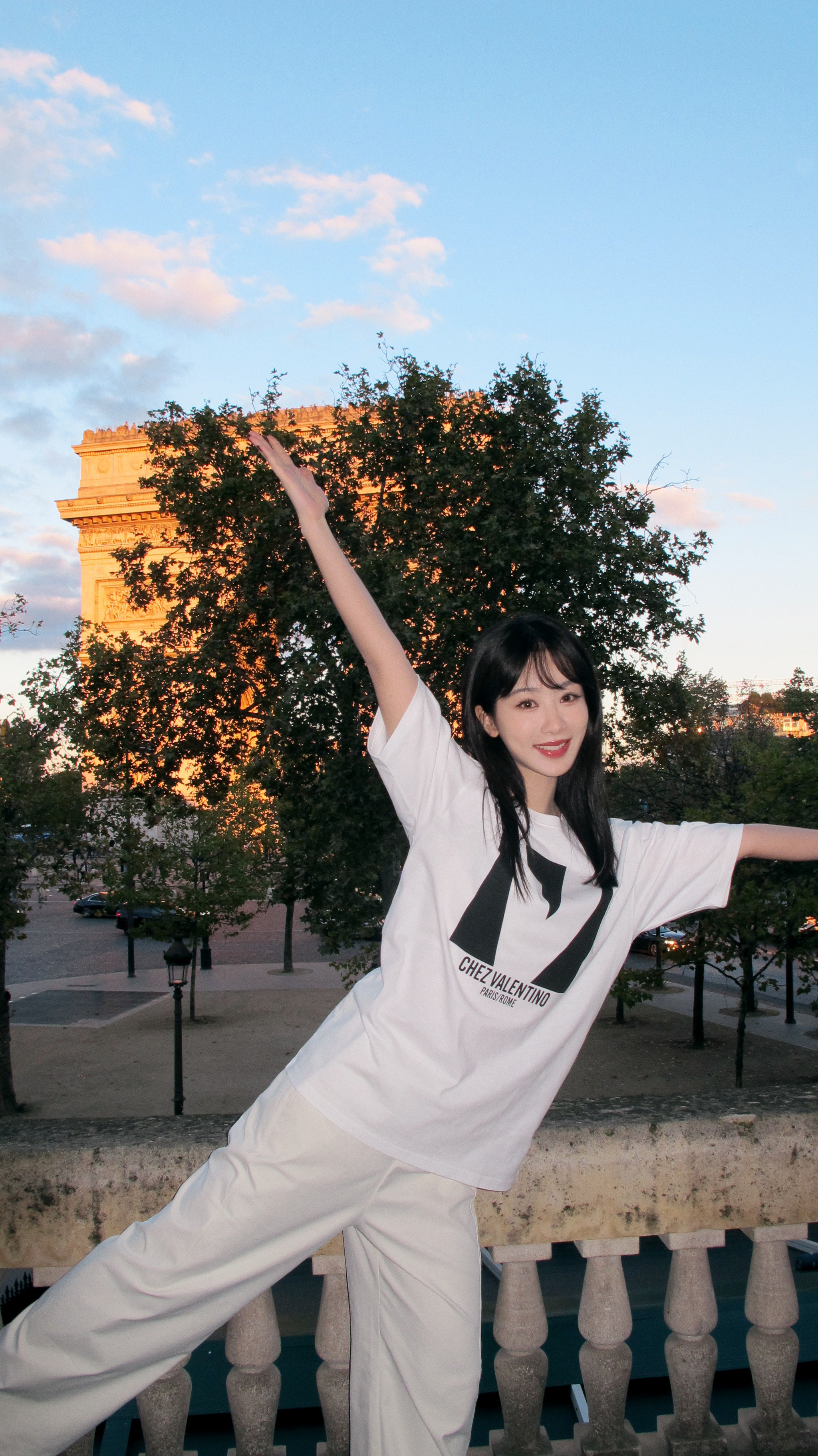杨紫侧丸子头造型杨紫​​​