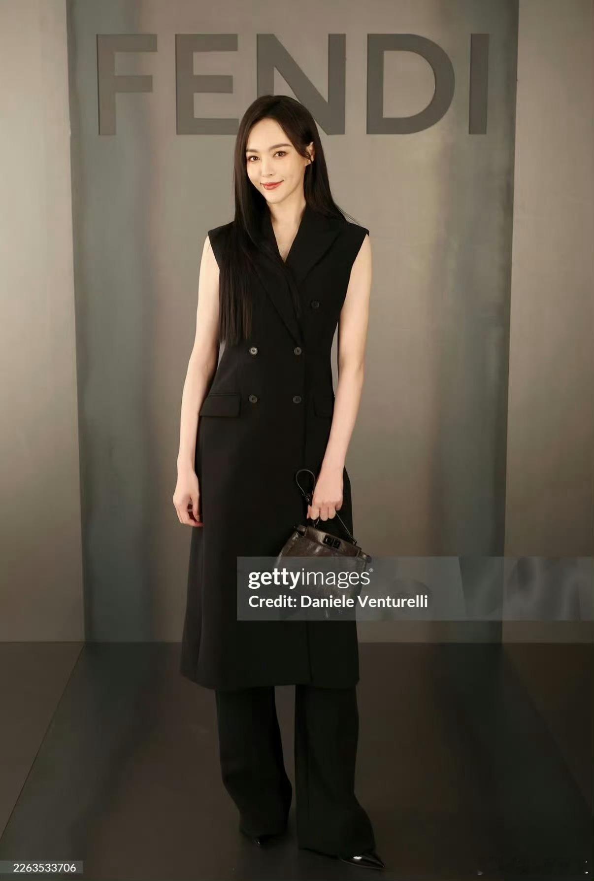 两大85花唐嫣、杨幂的看秀G社生图都出来了。