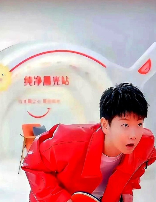 本来觉得代言这事儿，没有暗箱操作。但最近听说一些大牌急得跳脚，排着队想签她却