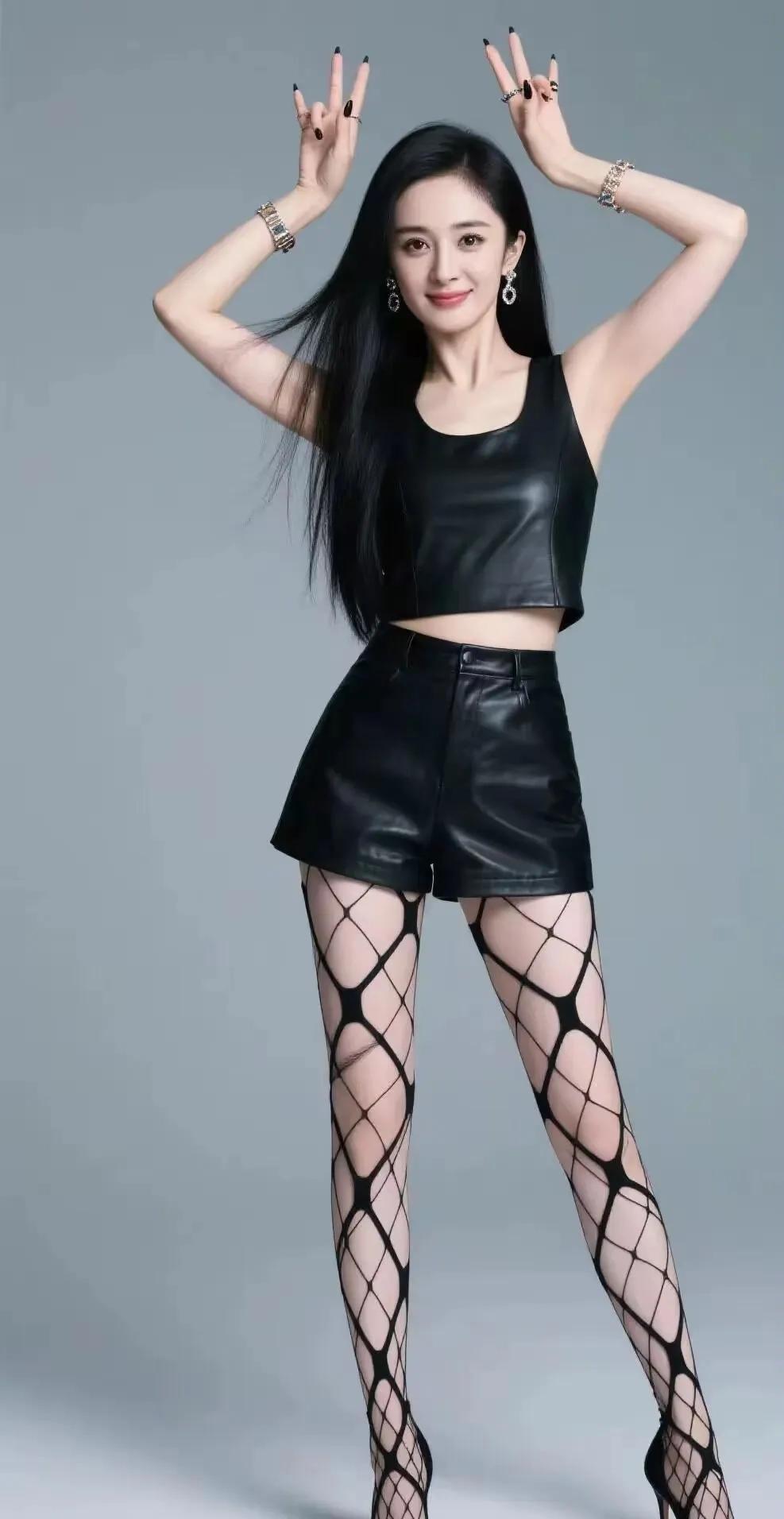 34岁，杨幂亲手“杀死了”少女幂。她把一柜子粉色连衣裙全捐了。你记忆里那个穿