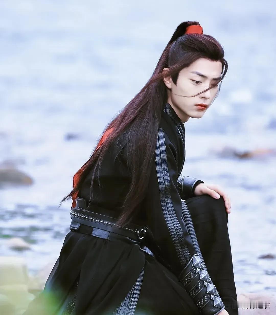 肖战是魏无羡的天选之人,因为制片人刚开始选的杨洋,但是杨洋不来于是换了马天宇可是