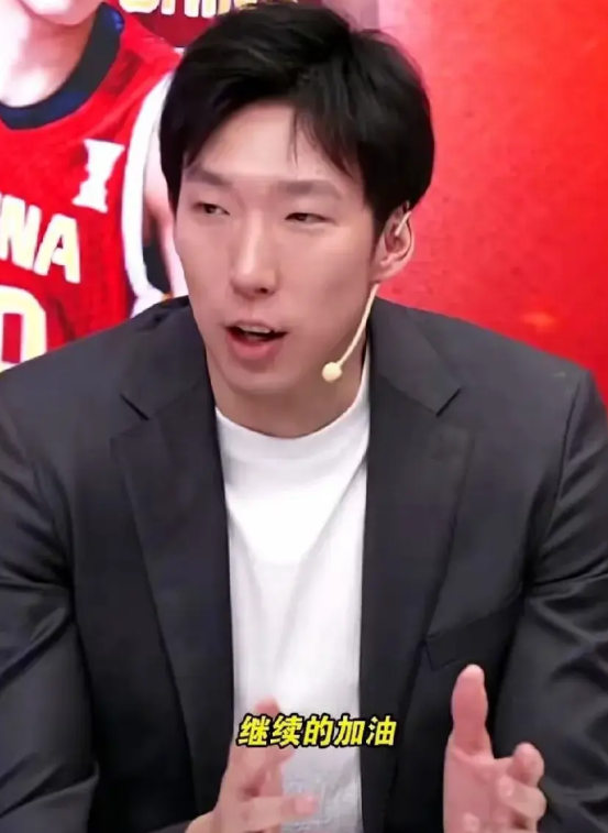男篮亚洲杯过后，现在趟着倒霉的应该就是周琦了！这位老兄啊，你责备他不想为国效