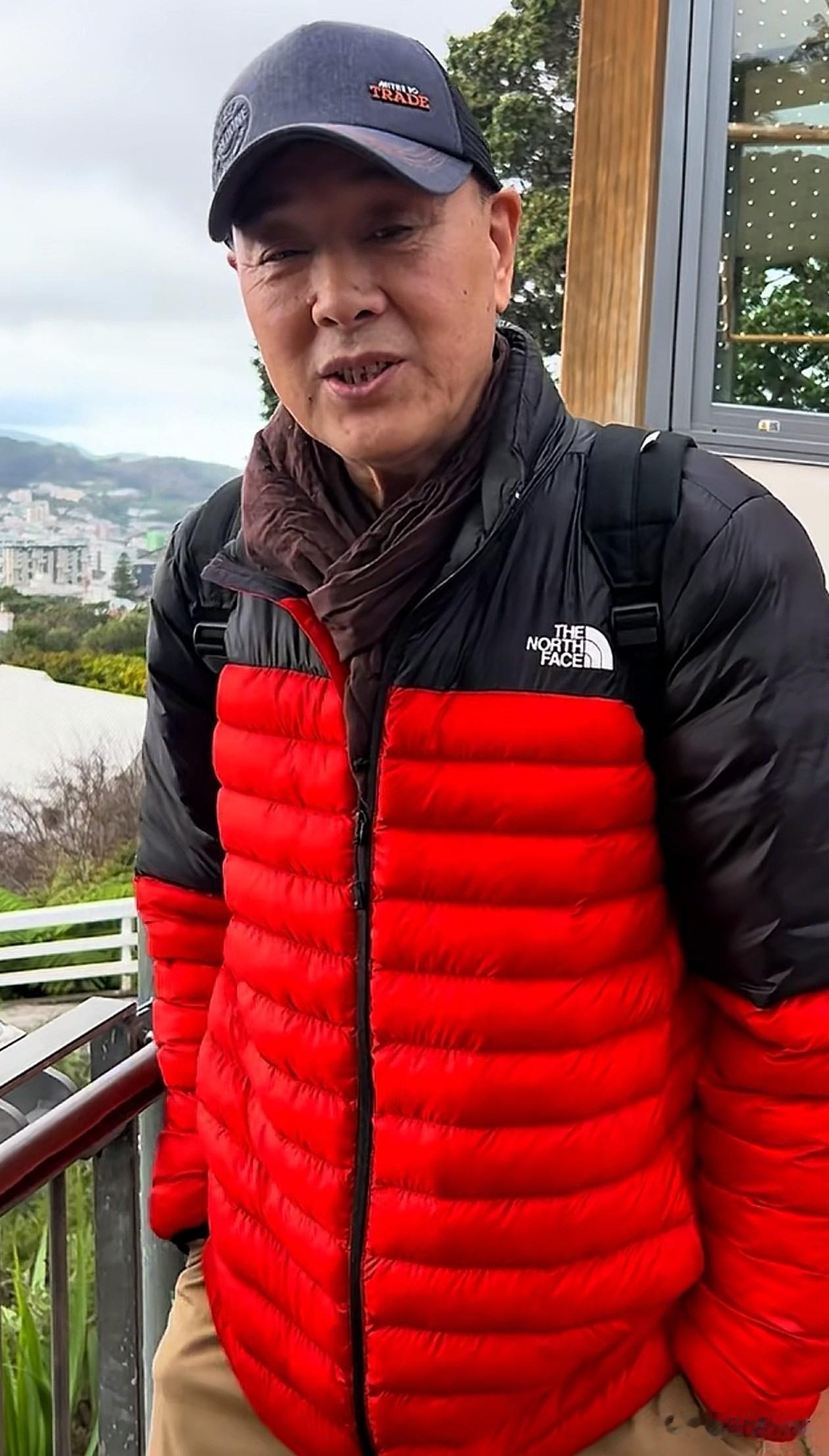 有人给老戏骨王全有留言，“还回来吗？”王全有没有回复，他在新西兰居住多半年了。