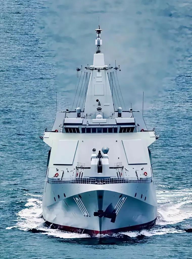 美:阿中你到底想干嘛中:咋的啦这是美:还咋的了你家4艘055同框你