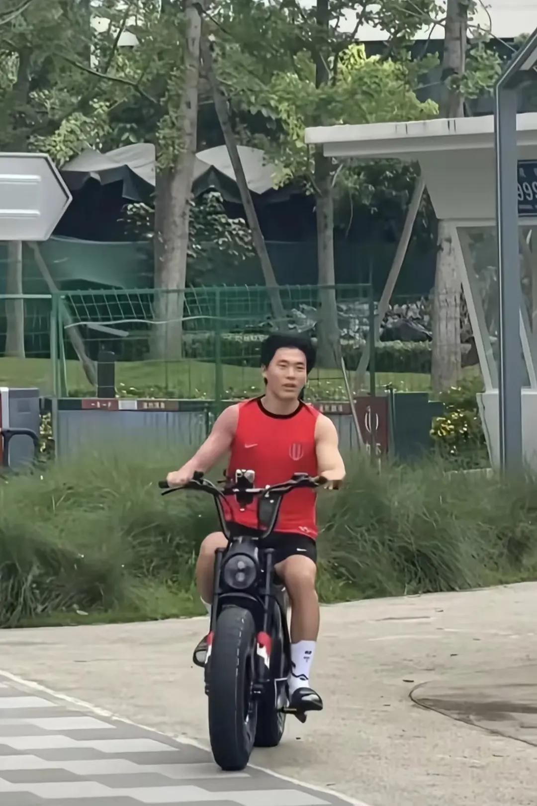 “反差这一块”胡荷韬成都蓉城足球