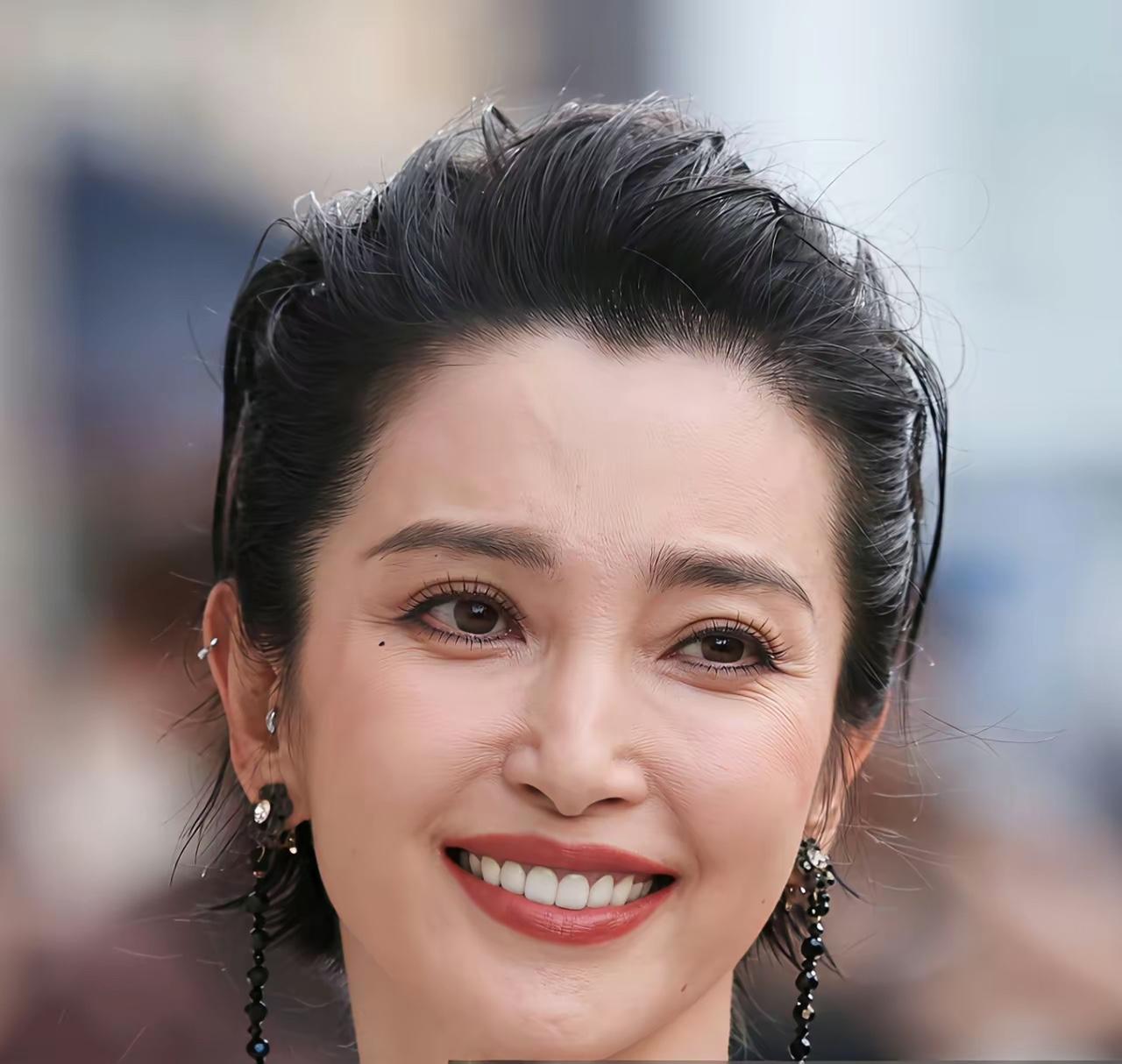 曾经的“国民女神”：李冰冰很久没有出现在大众视线和荧屏上了一下子感觉老态明显