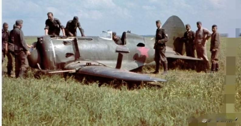 可以说，对于1941年6月22日开战的当天的苏联空军来说，战争的开端是黑暗的，因