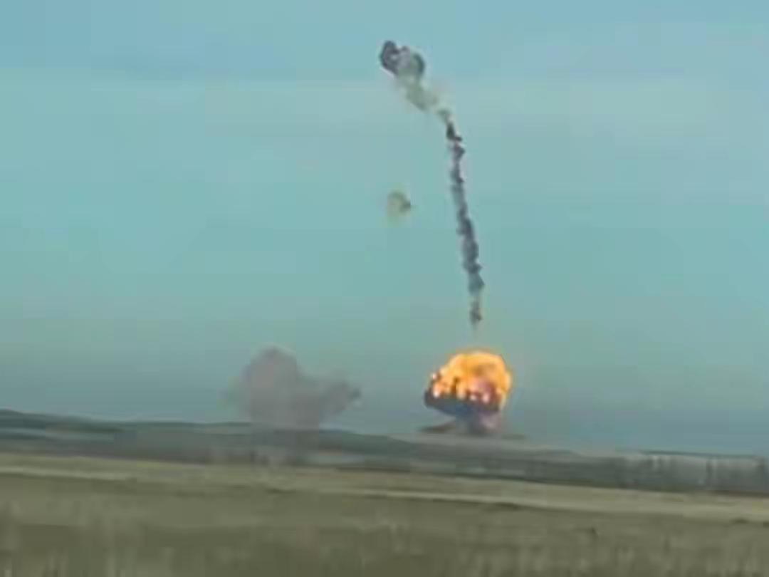 北极熊当地时间，俄罗斯在其北方发射场发射了一枚末日大炸弹升空仅7秒，该弹头显得