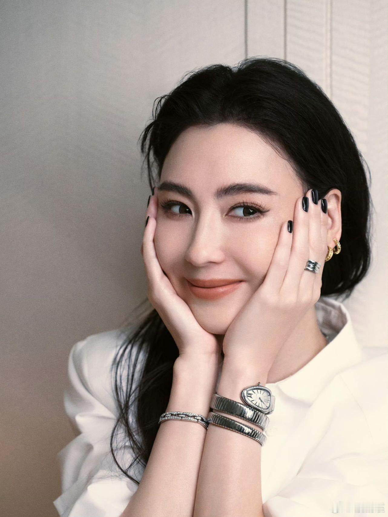 张柏芝对儿子的教育好细节孩子犯错了她不当众吼，拉到一边轻声说。孩子问她奇怪的问