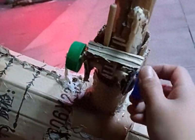 “人怎么能这么聪明！”10岁小男孩，花28元手工制作了一副望远镜，能够清楚地看到