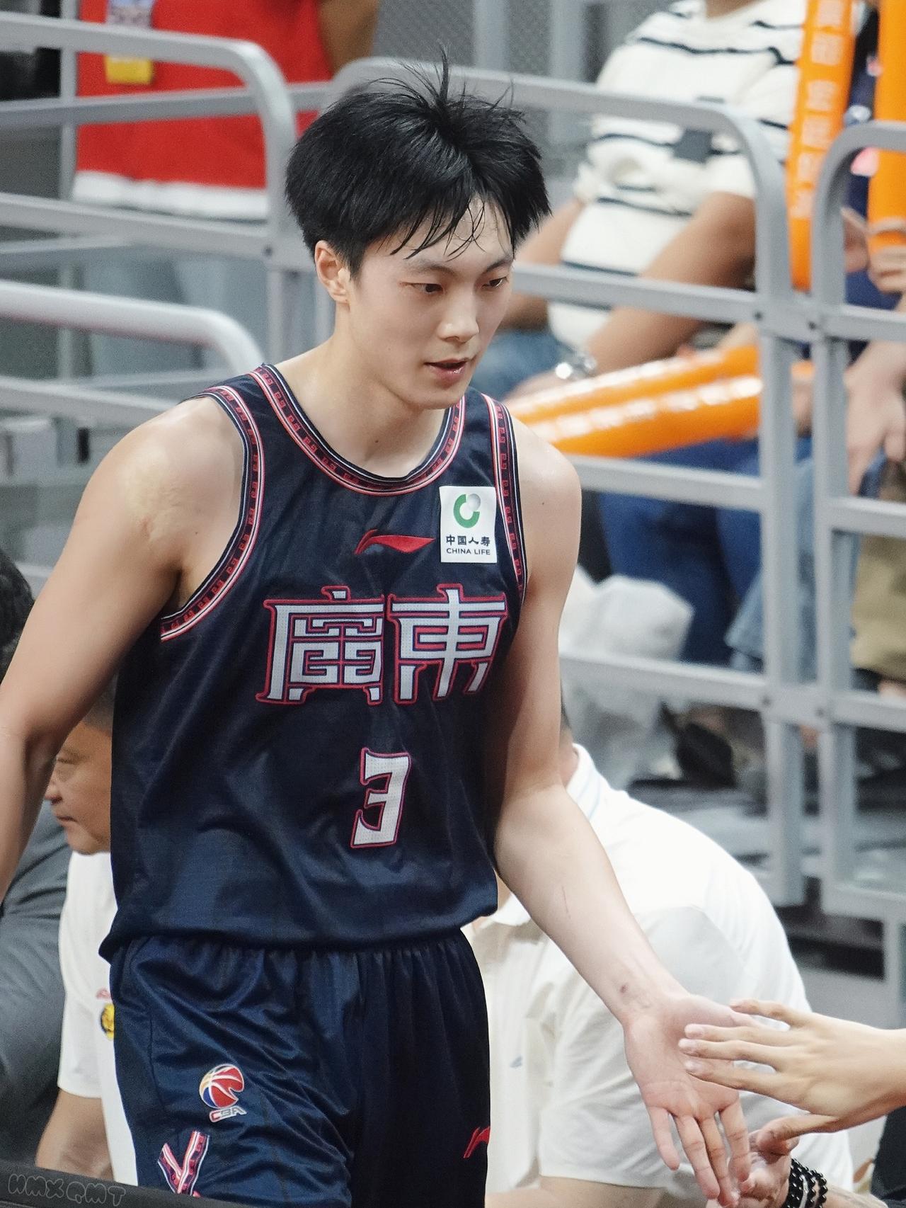 太丢人了😡，广东半场31-57输北京26分，暴露了2个可笑的事实！1.