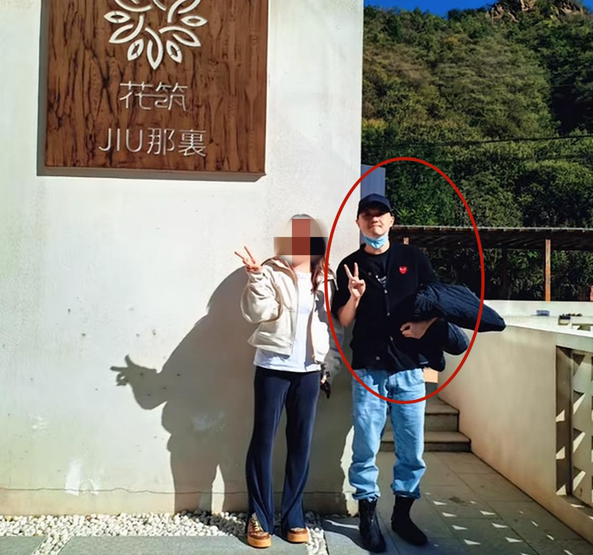 包贝尔“酒店出轨”风波后首次与包文婧同框！知情人透露两人相处细节，携手北京郊外