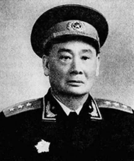 1949年，马呈祥拒绝参加新疆和平起义，张治中发报劝说，他却说：“红军长征后，我