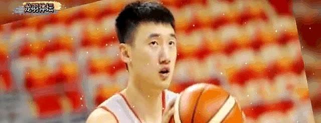 李春江出山了，儿子却早把球鞋挂墙上了。阿的江回新疆坐镇青训，儿子阿尔斯兰在N