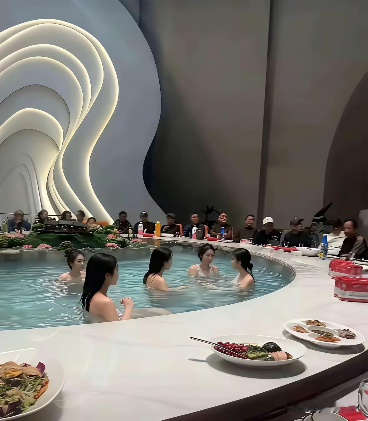 这是什么饭局？感觉很别致的样子[笑着哭]晒图笔记大赛饭局聚餐饭局