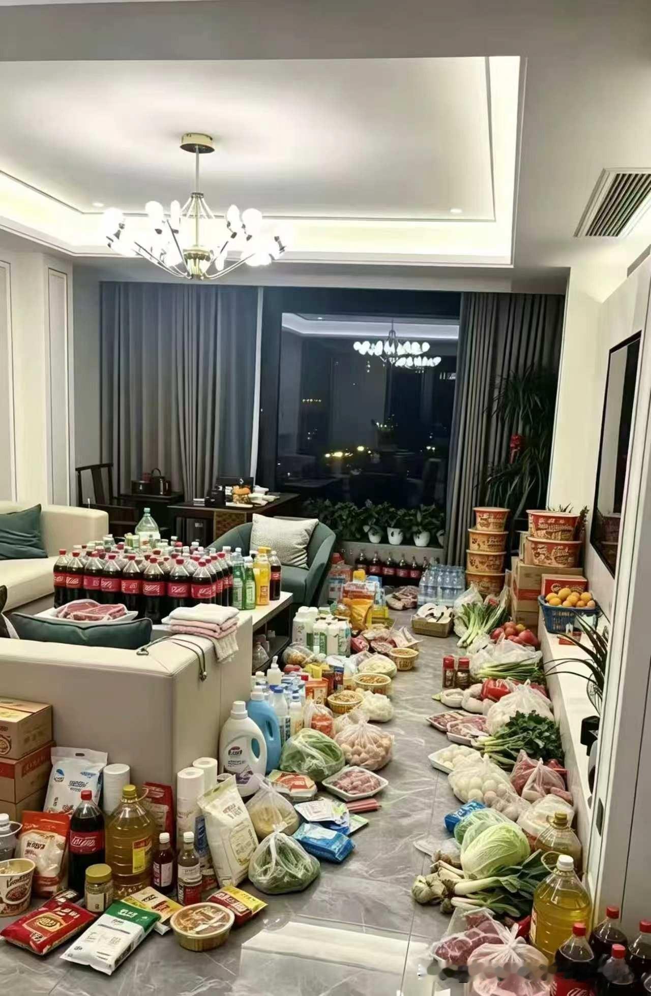 台风最近台风“巴威”是对江浙沪影响最大的台风。对抗台风该怎么办呢？当然是要囤物