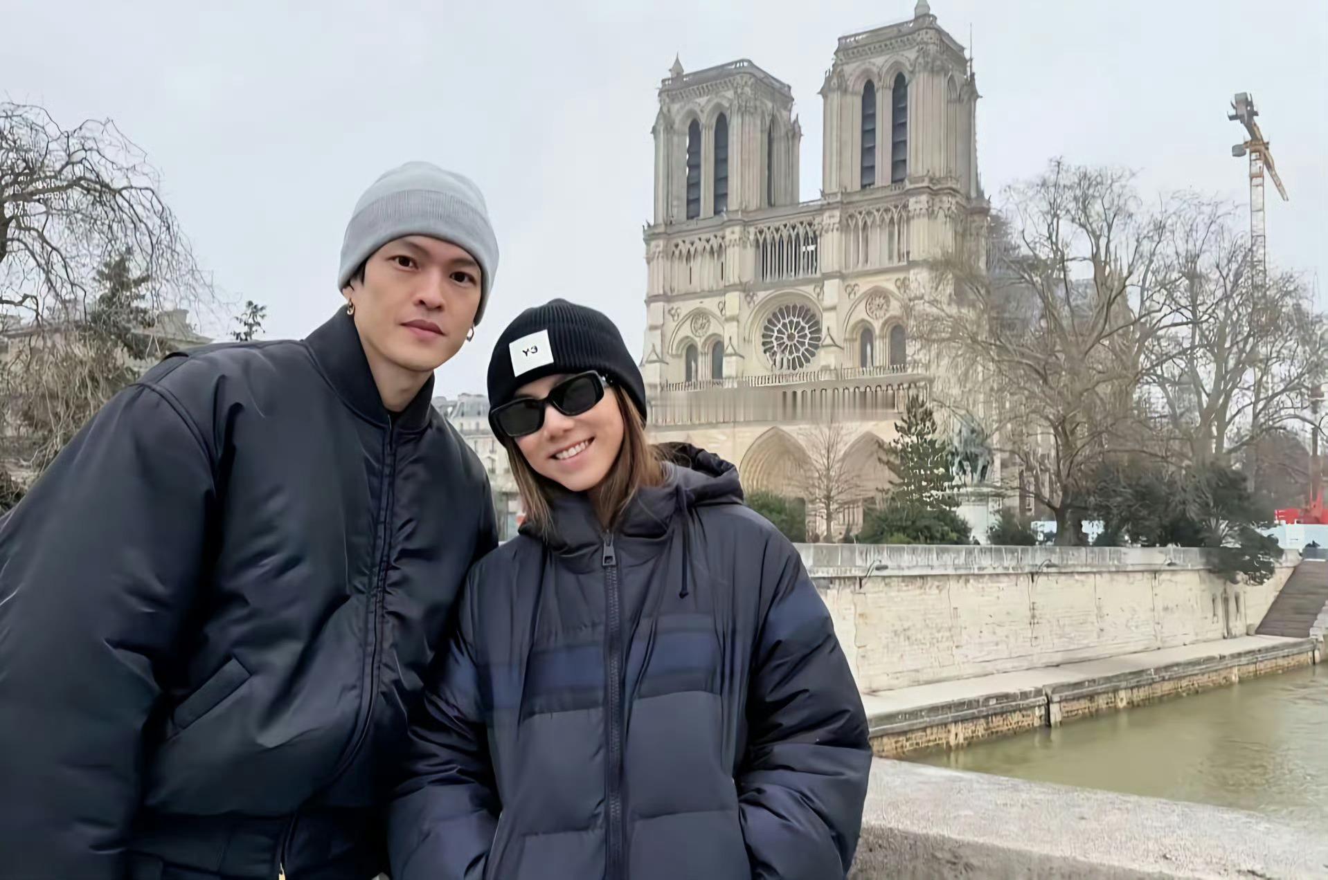 #曝邓紫棋结婚#原来邓紫棋和男友Mark已经在美国纽约完婚了现任：Mark（魏俊杰），是她的御用造型