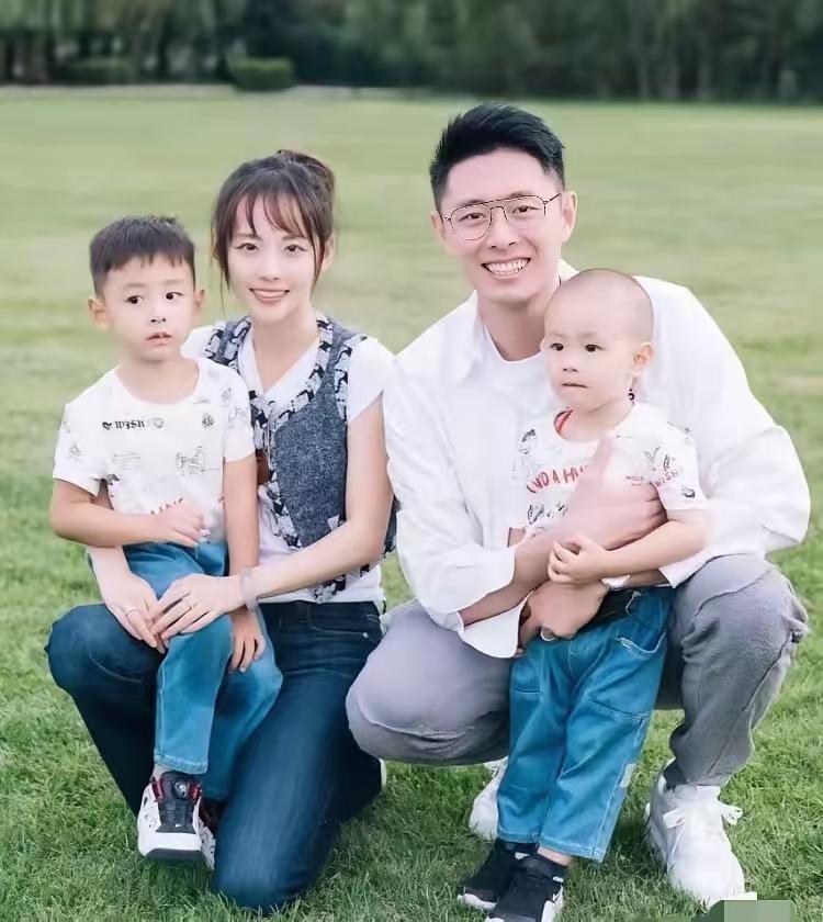 明星的父母里，​我最搞不懂的就是买超父母了，​你说他们到底是什么眼光？当年对