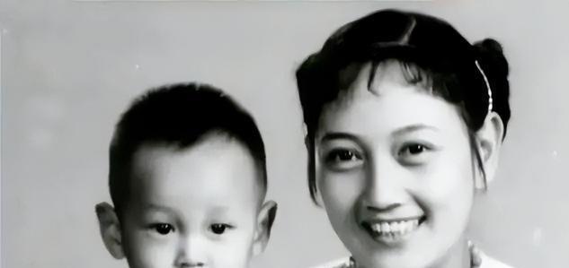1966年下半年，八一厂已经很乱了。当时在厂里私底下流传着一句话：“男的，不如女