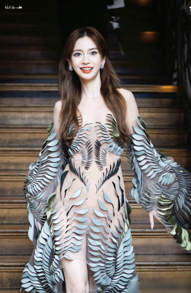 杨颖这辈子，恐怕很难再走进婚姻了。你看她这次去巴黎的状态，问题恰恰就出在这。