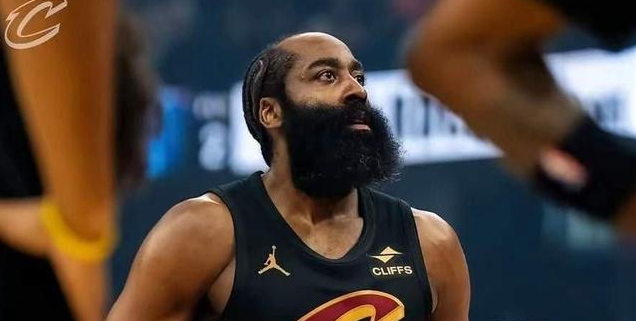 哈登总得分能追上科比吗？目前跟科比差了4500分，按照场均18分，一个赛季70