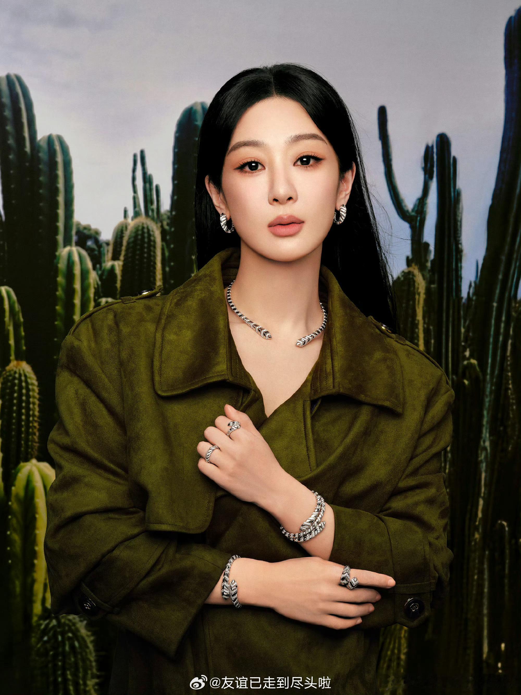 杨紫，鞠婧祎最新商务物料，喜欢谁的表现力？​​​